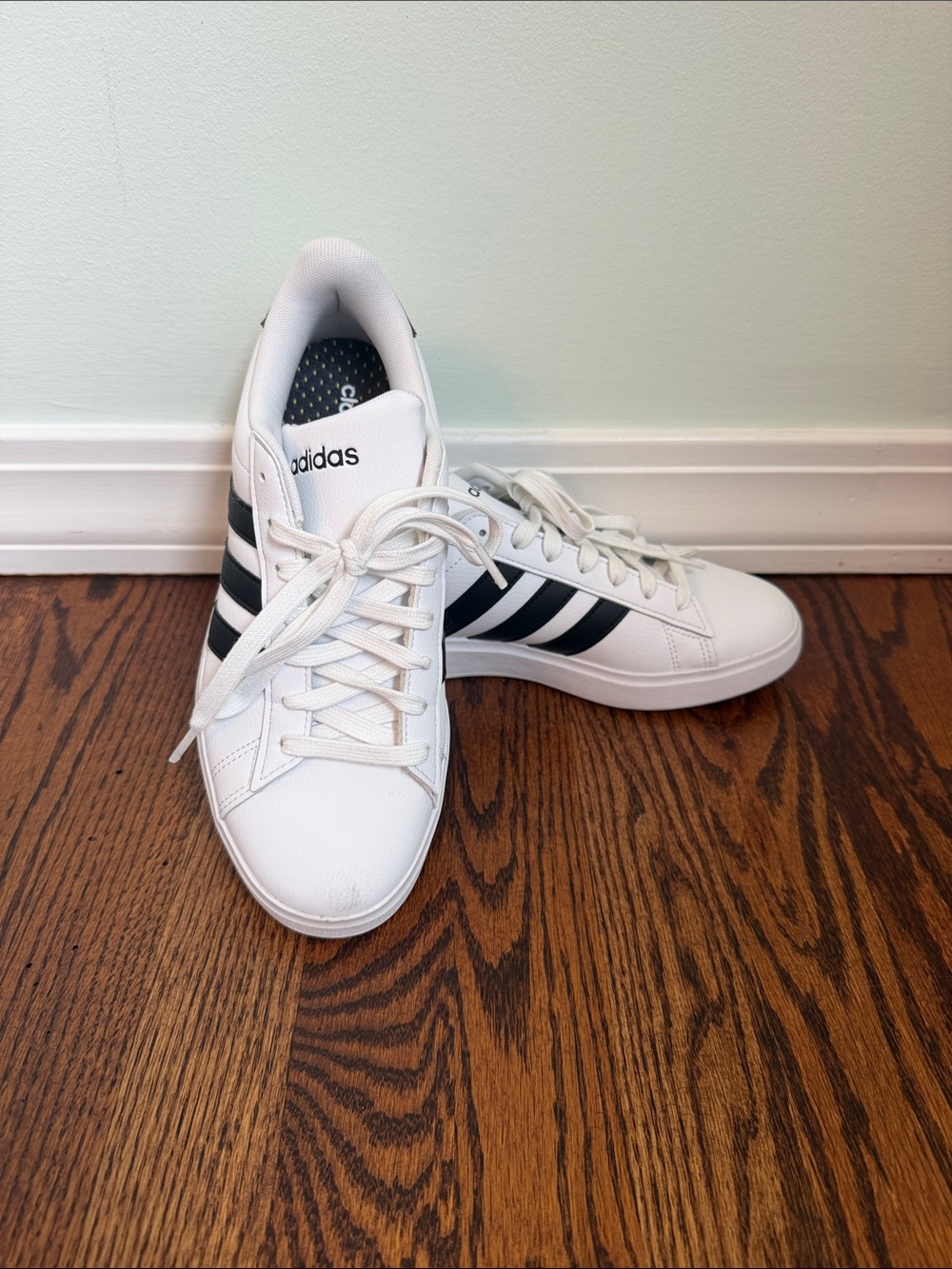 Adidas women’s White and Black Low-Top Tennis Sneakers with cloud foam comfort